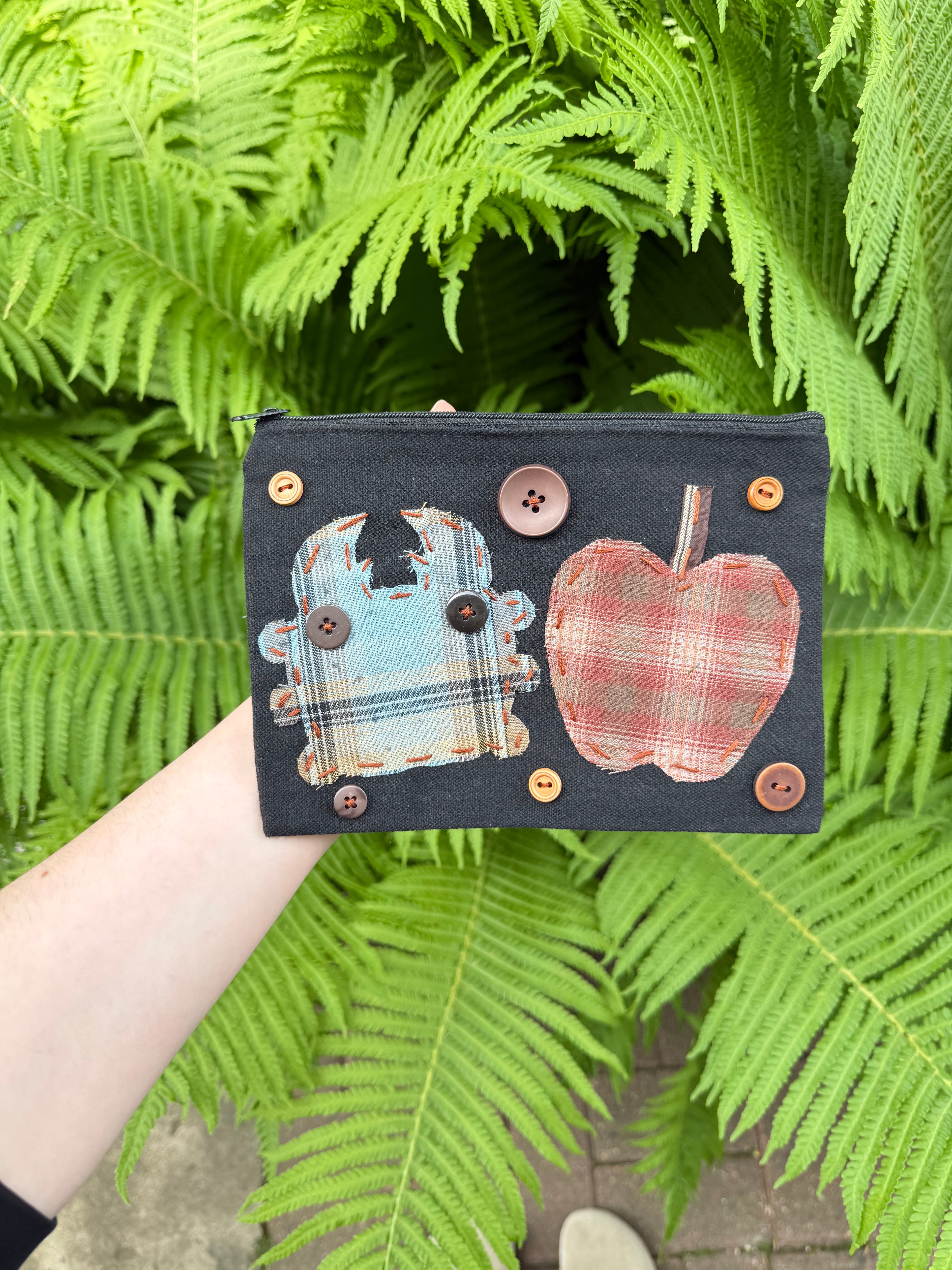 summer apple bug pouch