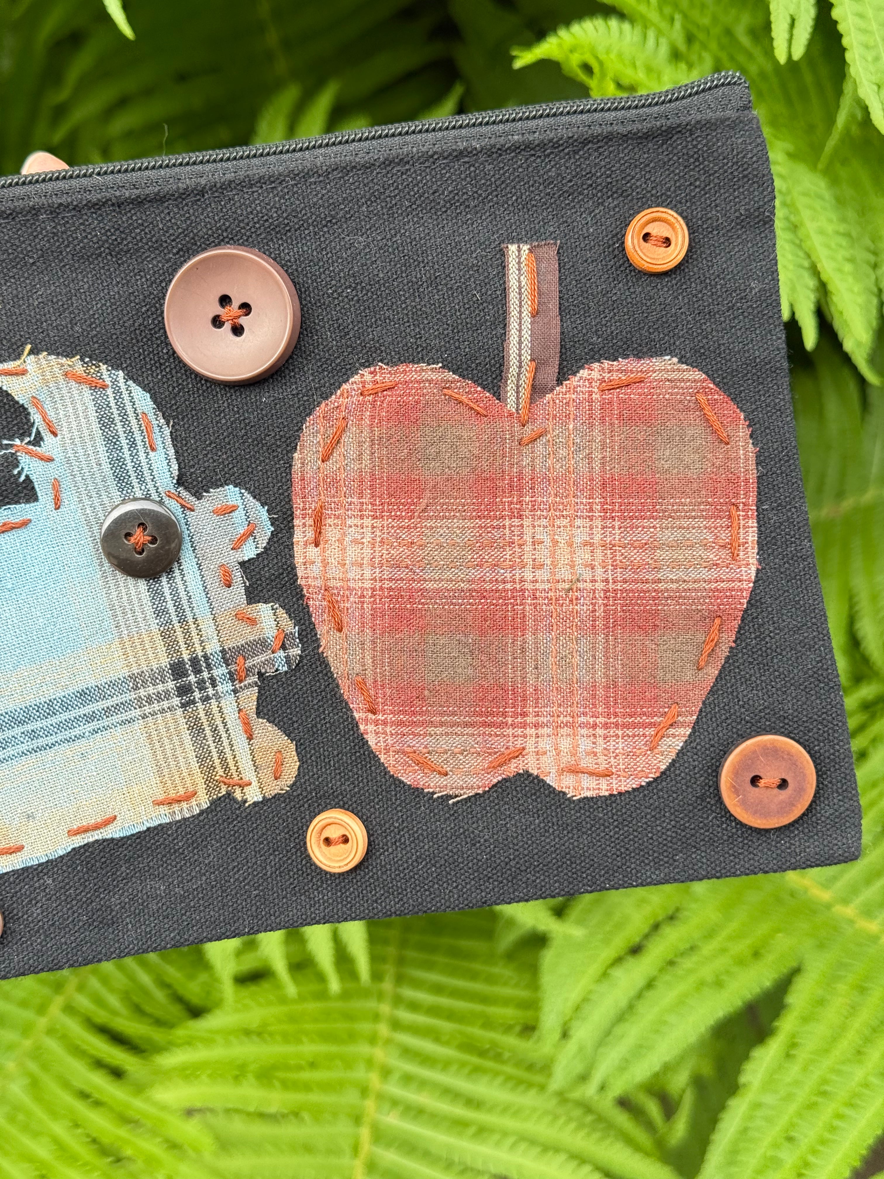 summer apple bug pouch
