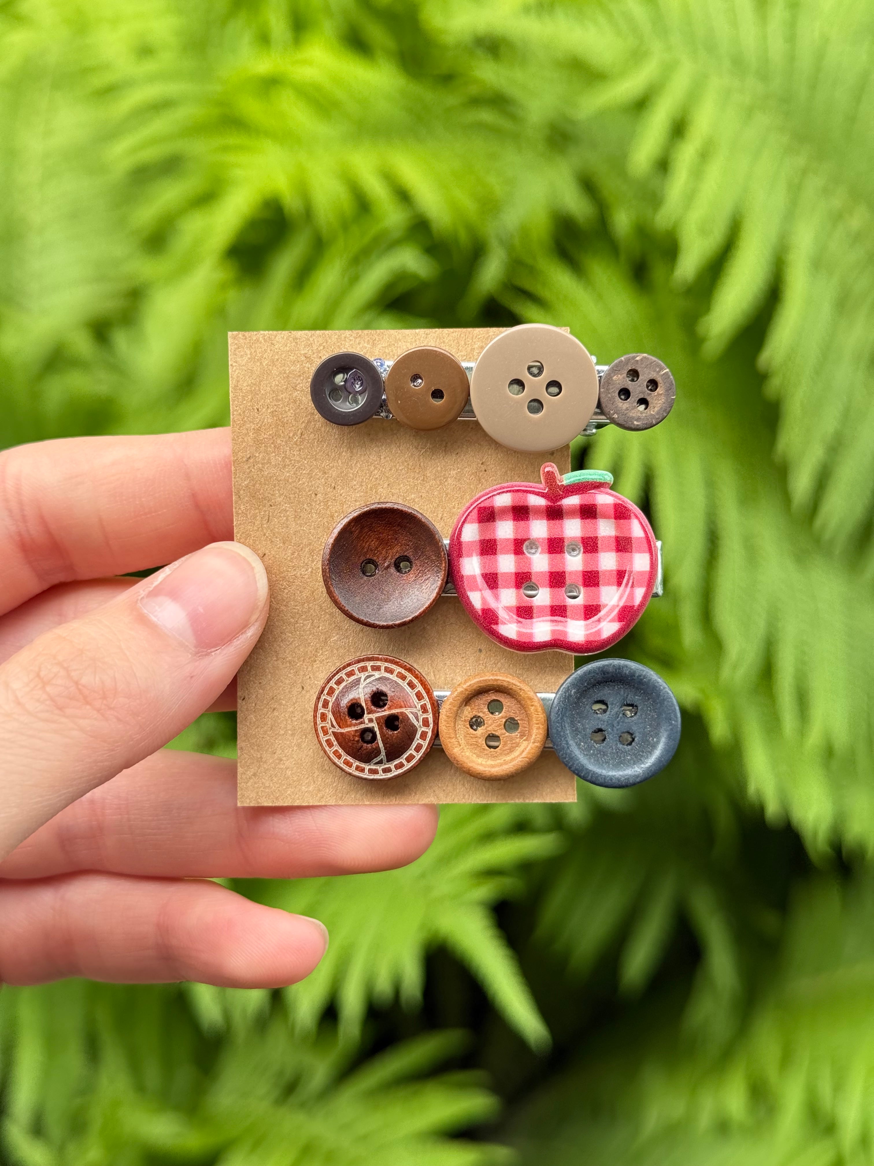 button hairclips - set 8