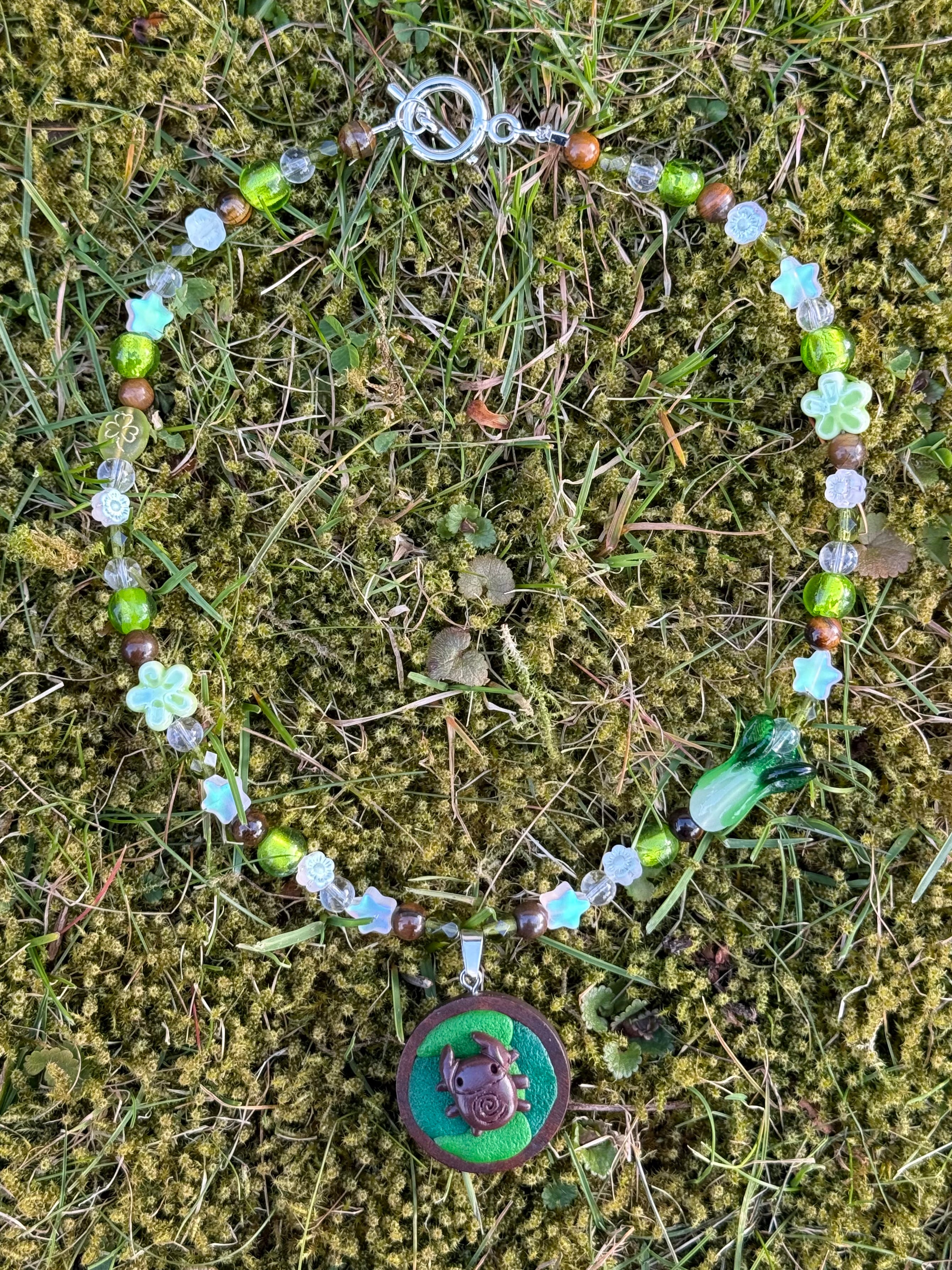 grandma´s garden bug necklace