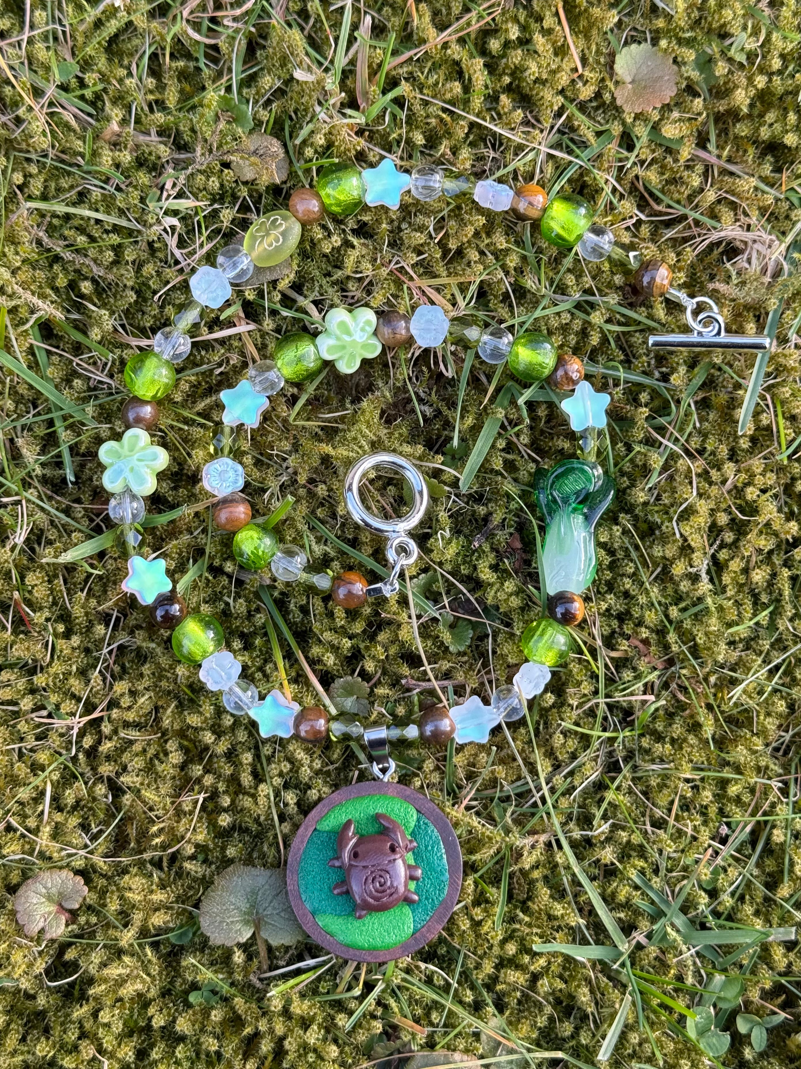 grandma´s garden bug necklace